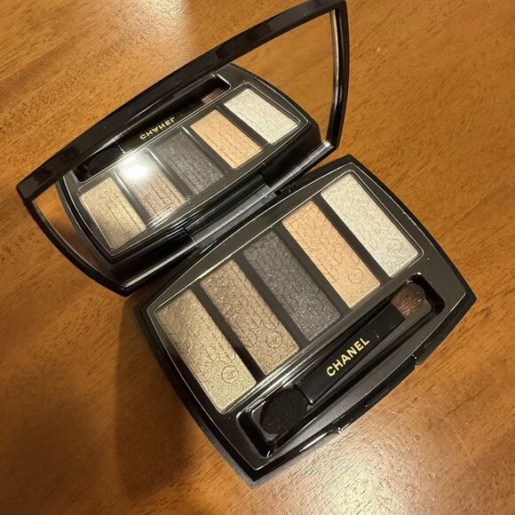 CHANEL Other - CHANEL Lumiere Graphique Eyeshadow Palette Holiday 2023 Winter Makeup Collection